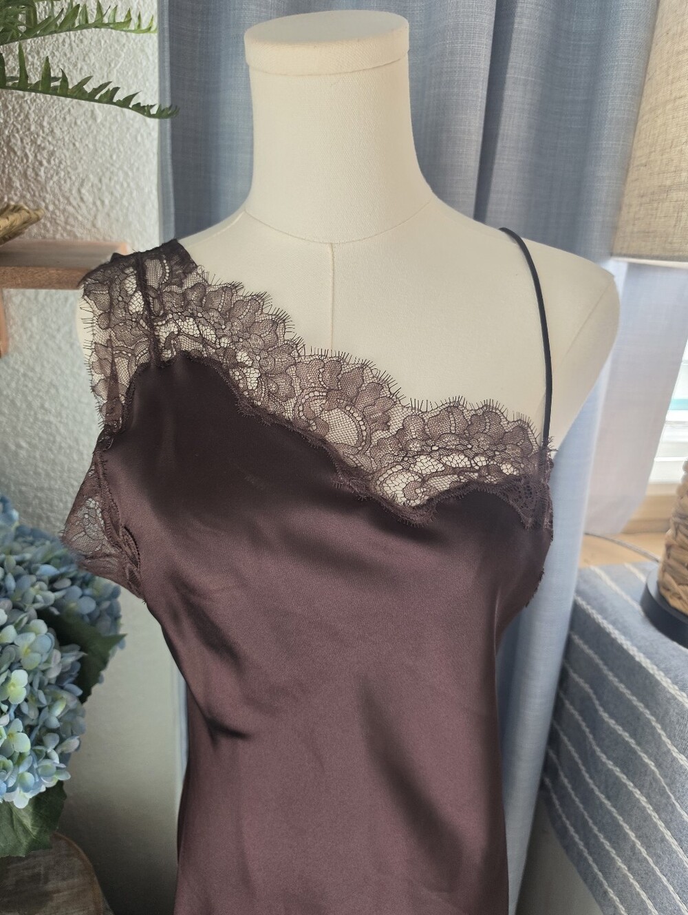 Asymetrical Satin Lace Dress - Picture 3 of 8